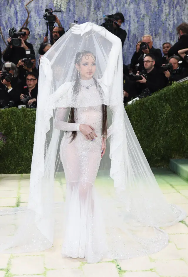 "Модата е изкуство": Met Gala 2026 събра погледите с блясък, голота и екстравагантни костюми (СНИМКИ)
