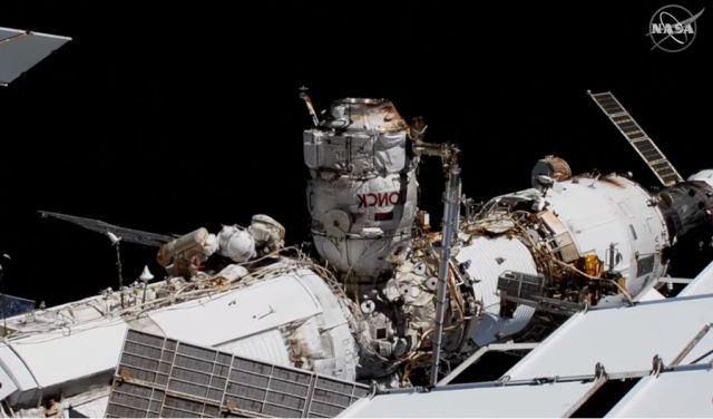 Руски астронавти излязоха в открития Космос (СНИМКИ/ВИДЕО) | ФАКТИ.БГ Руски астронавти излязоха в открития Космос (СНИМКИ/ВИДЕО)