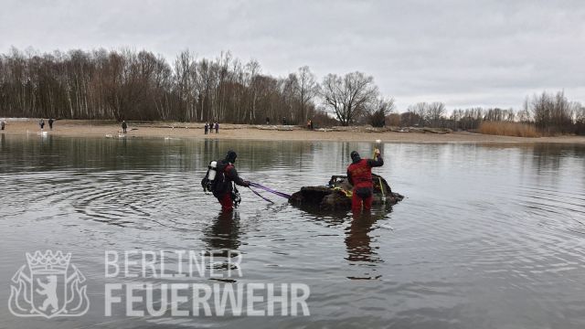  В Германия, от дъното на езеро, извадиха... прегърбен Запорожец (ВИДЕО) 