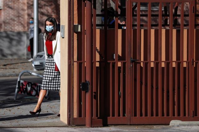  Кралица Летисия наподобява поразително (СНИМКИ) 