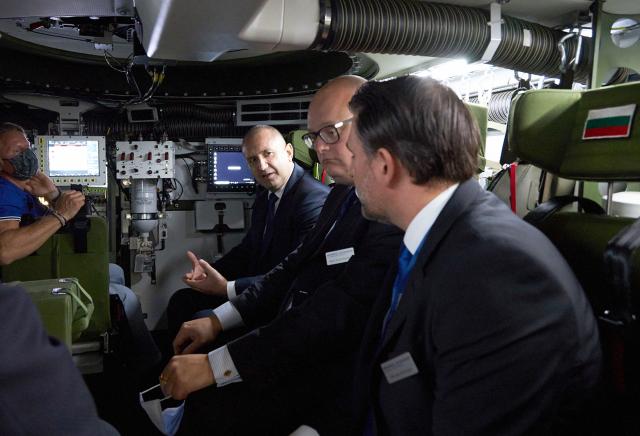  GDELS показа най-модерната бойна бронирана машина Piranha (СНИМКИ) 