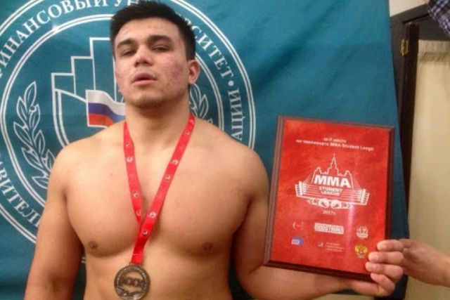  Африкански студенти нападнаха и клаха ММА войник 