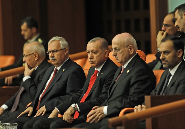 Новият турски парламент влезе в играта (СНИМКИ)