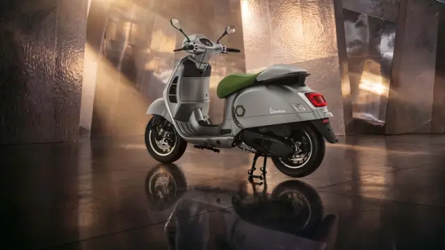 Vespa отбелязва 80-годишнината си с огромно шествие и специален скутер в лимитирана серия