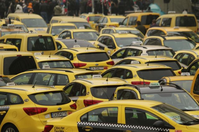  Протест на таксита блокира Ларгото (СНИМКИ) 