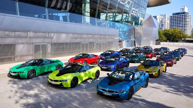  Вижте последните 18 неповторими роудстъра BMW i8 