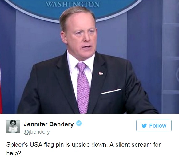Бедствие в Белия дом! Човек на Тръмп обърна американския флаг