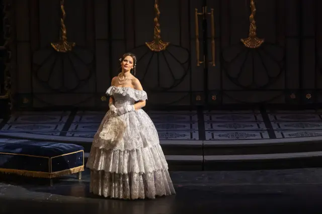  Коледа с безконечната „ Травиата “ 