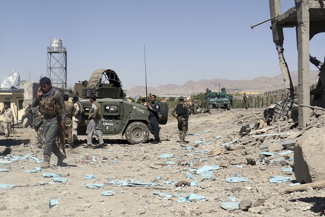 Талибаните тръгнаха в атака (СНИМКИ)