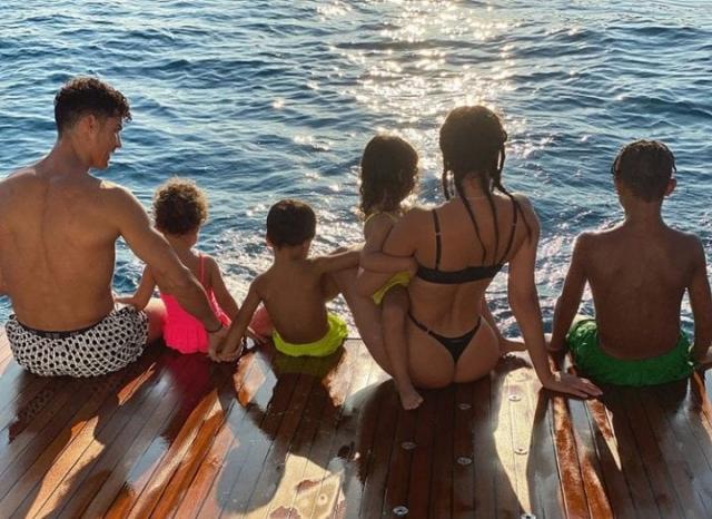 Роналдо подари на семейството си невероятна яхта след триумфа в Серия А