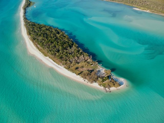 Най-големият пясъчен остров сменя името си