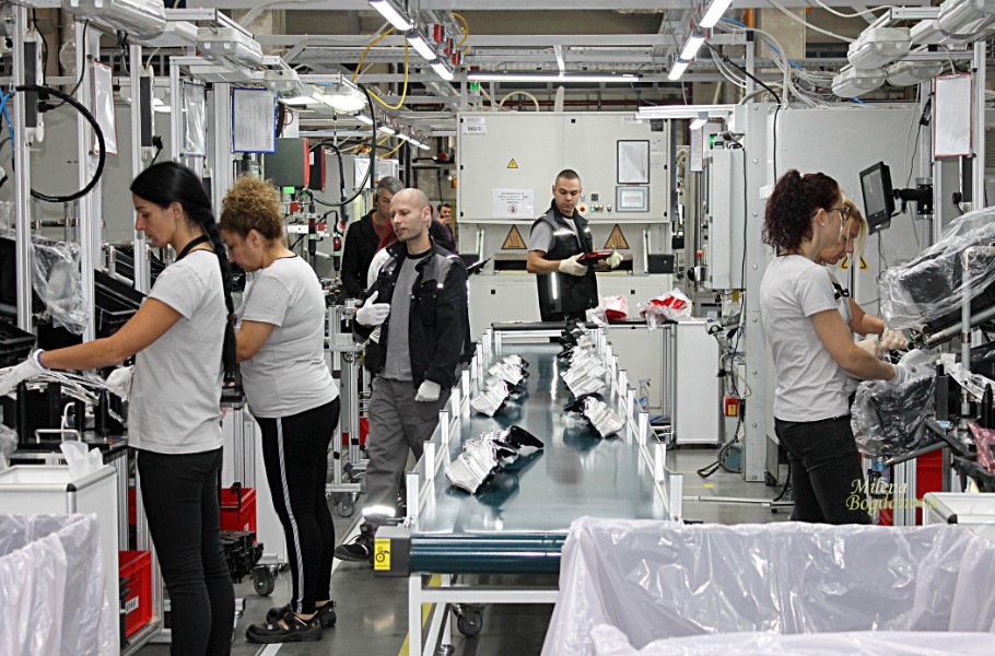 Как ще се правят задните светлини на колите (СНИМКИ)