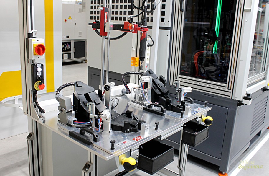 Как ще се правят задните светлини на колите (СНИМКИ)