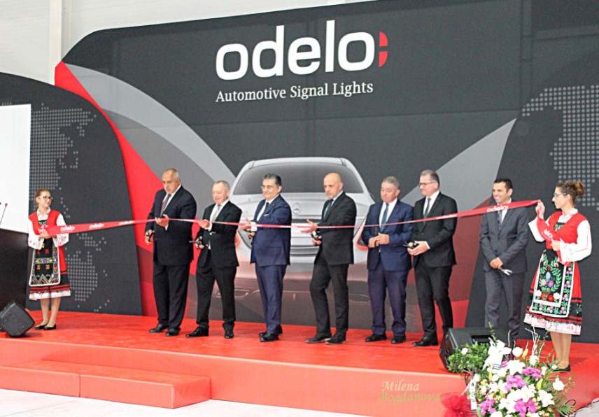 Как ще се правят задните светлини на колите (СНИМКИ)