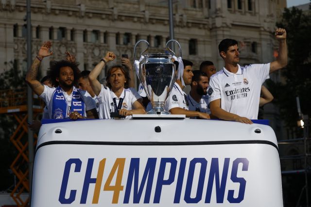 Хиляди празнуваха триумфа в Шампионската лига с Реал в Мадрид (ВИДЕО)