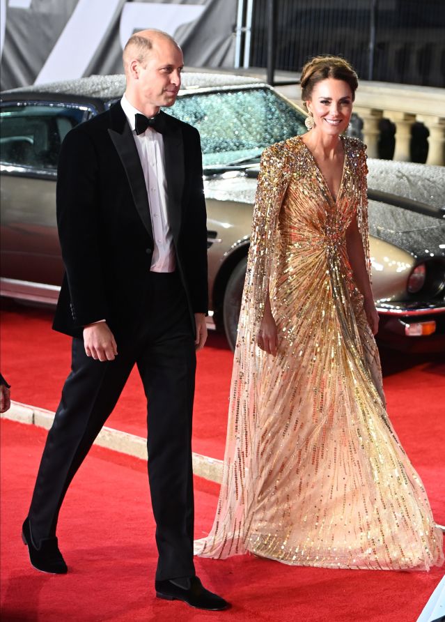  Кейт Мидълтън уважи Даяна на аления килим с неповторима рокля по поръчка (СНИМКИ) 