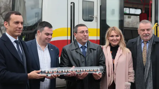 Показаха новите метровлакове (СНИМКИ)