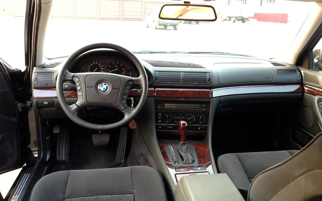 20-годишно BMW 7er (E38) на цената на нова "седмица"