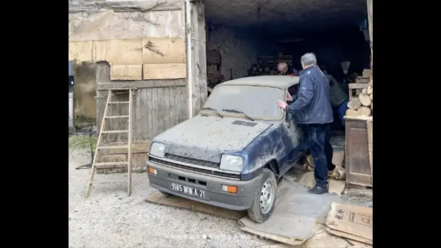 Откриха изоставено Renault 5 с пробег от едва 12 километра