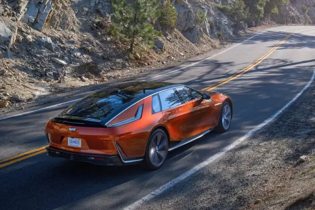 Cadillac провокира Rolls-Royce