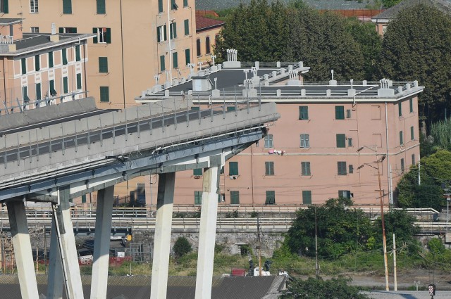 Шокиращи подробности за срутилия се мост в Италия