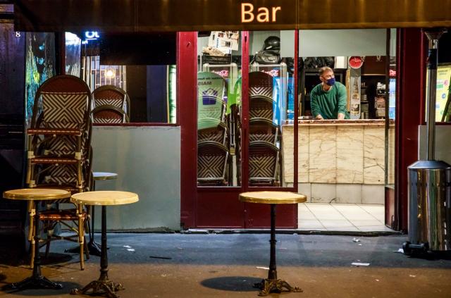 Още една столица затваря баровете си