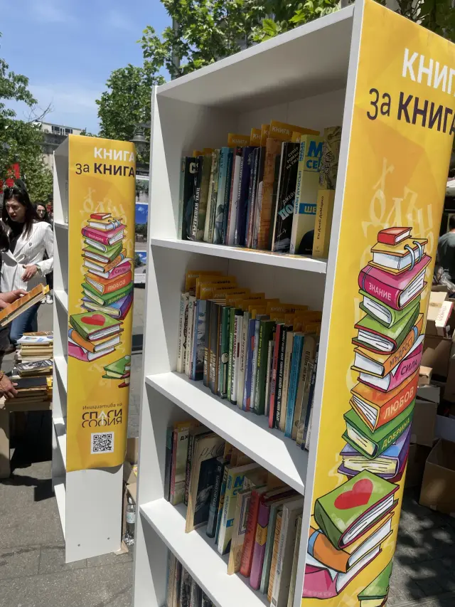  „ Спаси София “ още веднъж връща книгите на площад „ Славейков “ в Деня на националните будители