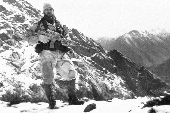 Храбрата история на един пехотинец оставен от екипа си