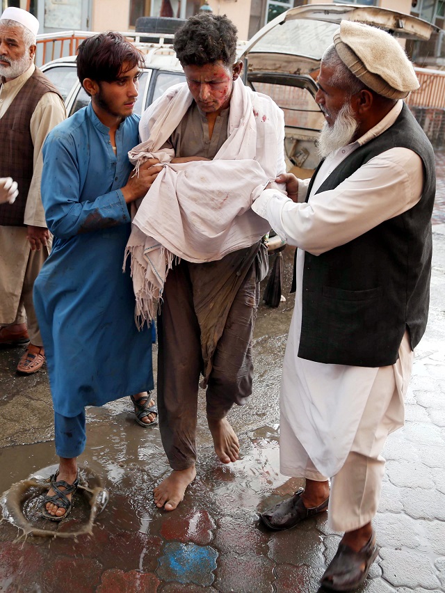 Кървава молитва в Афганистан (СНИМКИ)