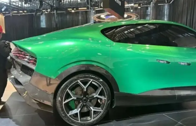 Представен е „кросоувър прахосмукачка“ с ускорение до 100 км/ч за 1.8 секунди