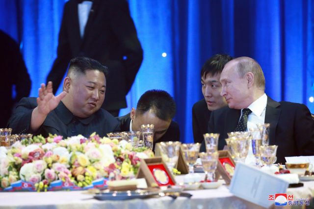 Ким Чен Ун пръв поздрави Путин за рождения му ден