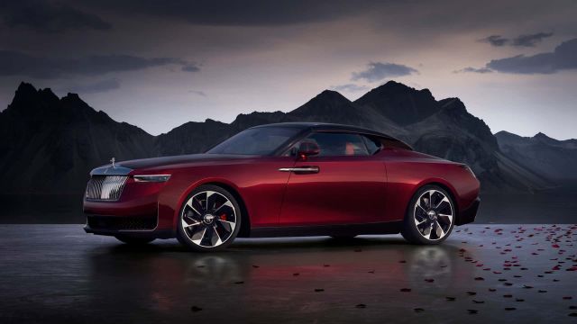 Rolls-Royce представи първия от четири ръчно направени кабриолета