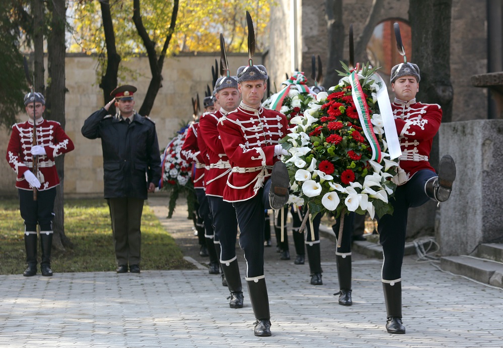 Почит към паметта на загиналите герои