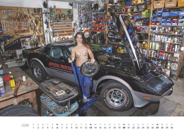  Мечтата на механика: голи девойки в автосервиз (Снимки 18+) 