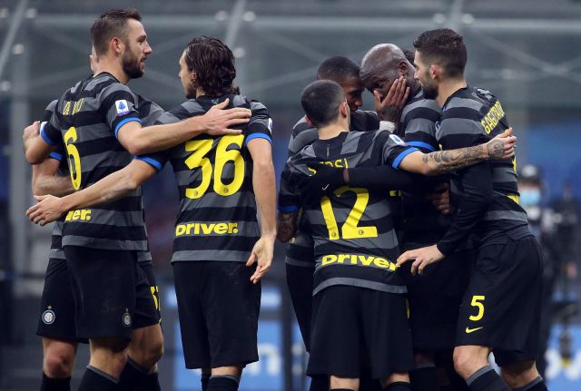  Интер победи Наполи и се приближи на точка от Милан 