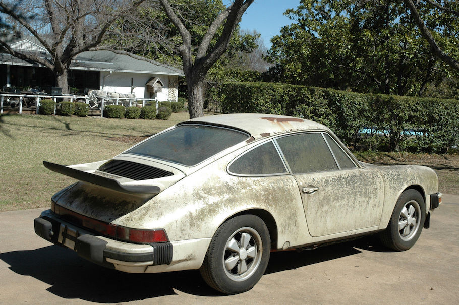 Продава се мухлясало Porsche 911