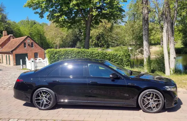 We tested the new Mercedes S-Class (with a diesel six and a gasoline V8, burning on... Euro 7) 