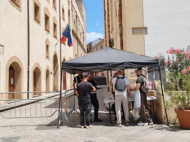 Жители на Палермо излязоха на митинг против сватбата на Дуа Липа и Калъм Търнър
