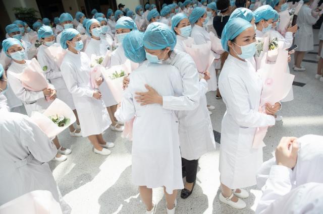Медицински сестри в Ухан трогнаха света (СНИМКИ)