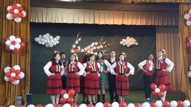 Празникът на традициите - „Баба Марта“ събра ученици и техните преподаватели от България и турция