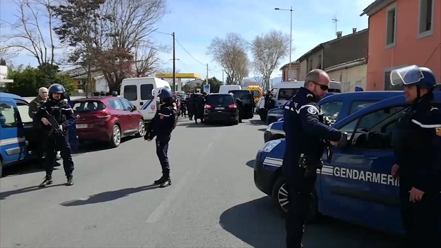 Стрелба, убити и заложническа драма във Франция (СНИМКИ)