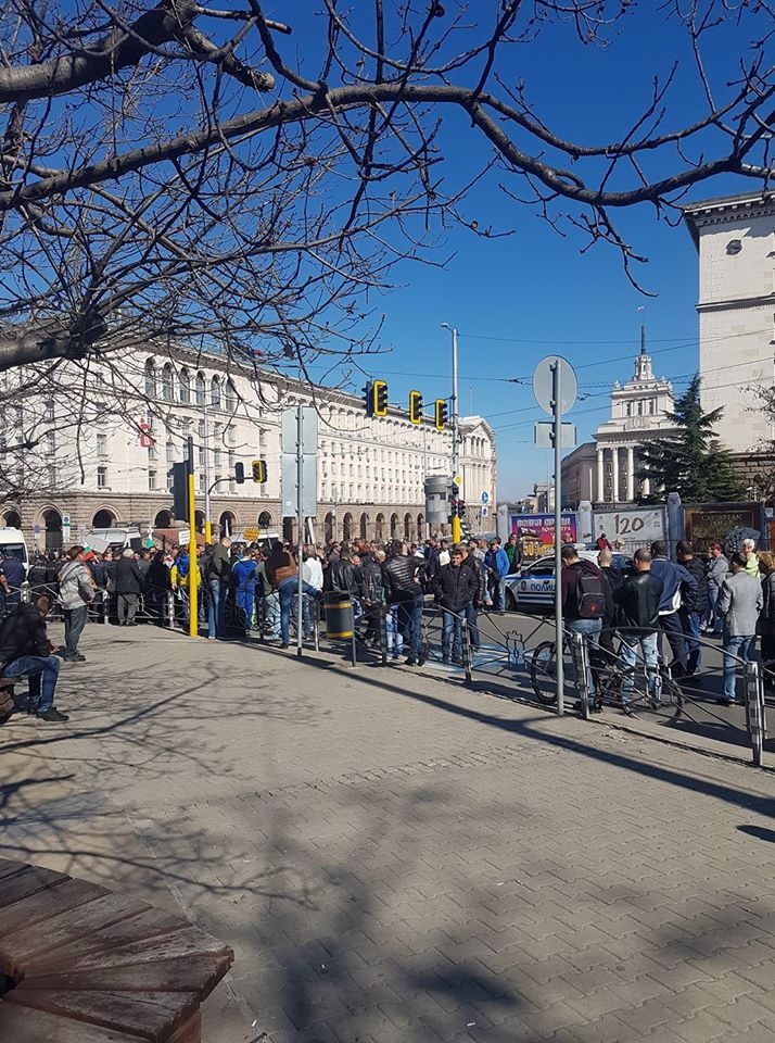 Фермерите на протест в София заради изчезнали 36 млн. лв. (СНИМКИ + ВИДЕО)