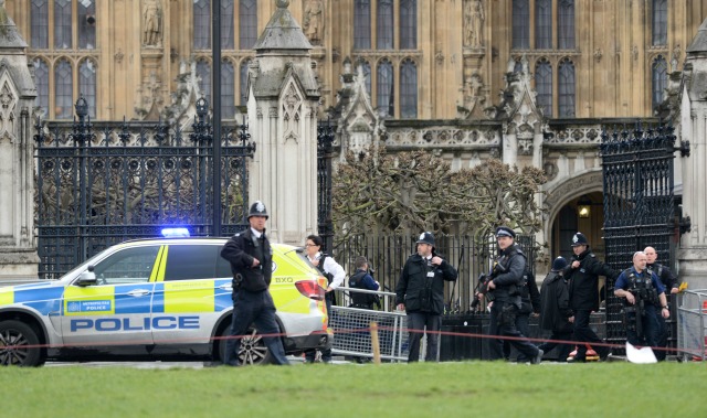 Прегазени хора, убит полицай и стрелба в Лондон