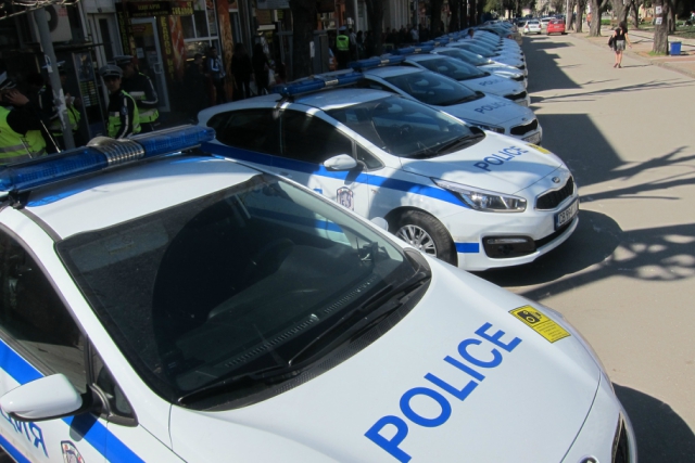 Родната полиция се фука с нови автомобили (Снимки)