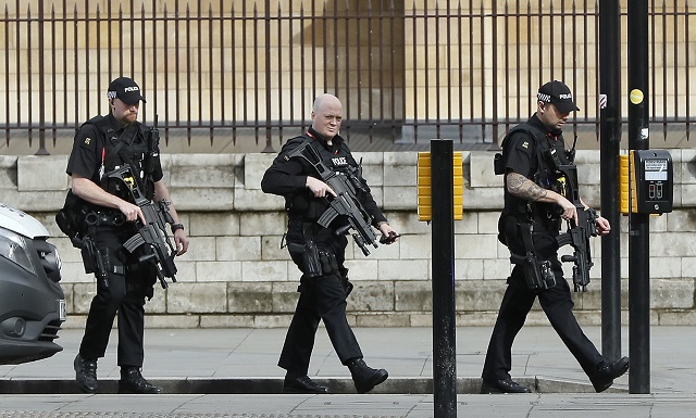 Терорът в Лондон (СНИМКИ)