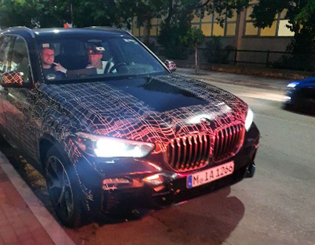 BMW тества новите пета серия и Х5 съвсем близо до България (ВИДЕО)
