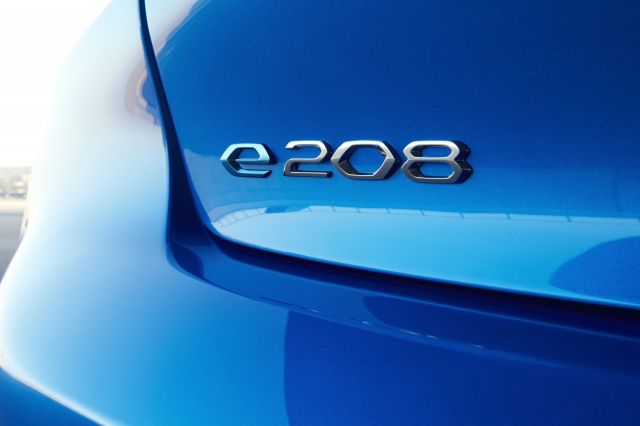 Peugeot увеличи пробега на e-208 и e-2008 с няколко промени