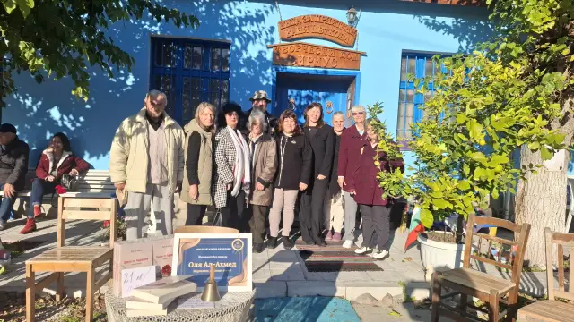 Стихотворение на Ваня Петкова изписаха на стената в читалището на с. Бяла Река