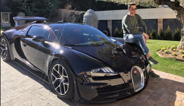 Блъснаха Bugatti-то на Кристиано Роналдо