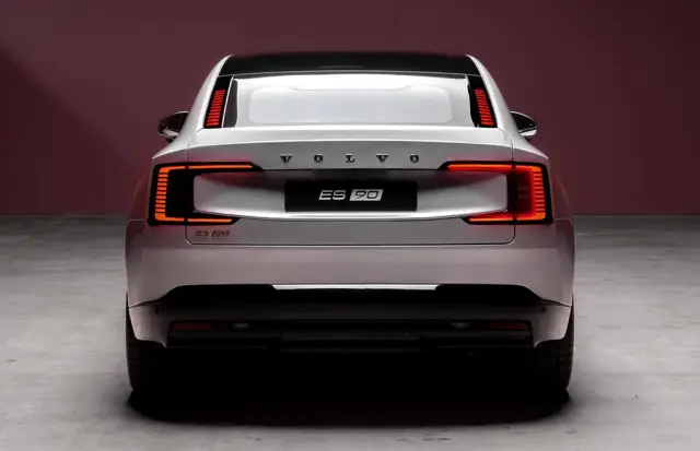 У нас един дойде един от най-сигурните коли, създавани в миналото. Вижте и какъв брой коства новото Volvo ES90